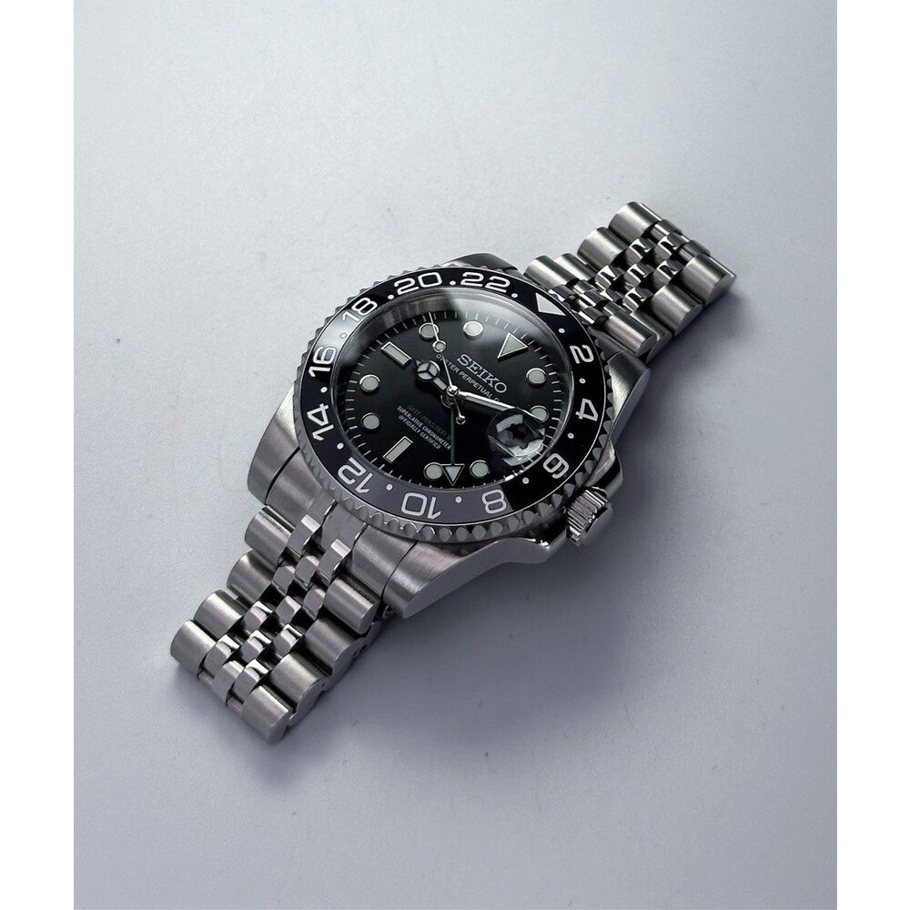 Custom Seiko Mod • GMT-Master II Black Ceramic Bezel • 40mm